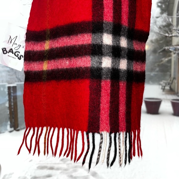 Burberry: Cashmere Giant Check Fringe Lambswool Scarf (Red) - Picture 3 of 14
